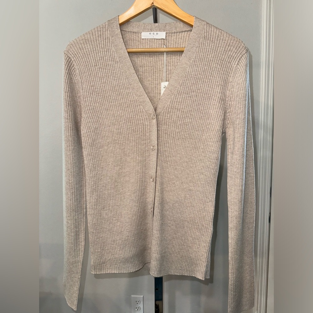 One Grey Day Leon Cardigan
100% Merino WoolSize Large MSRP is $228